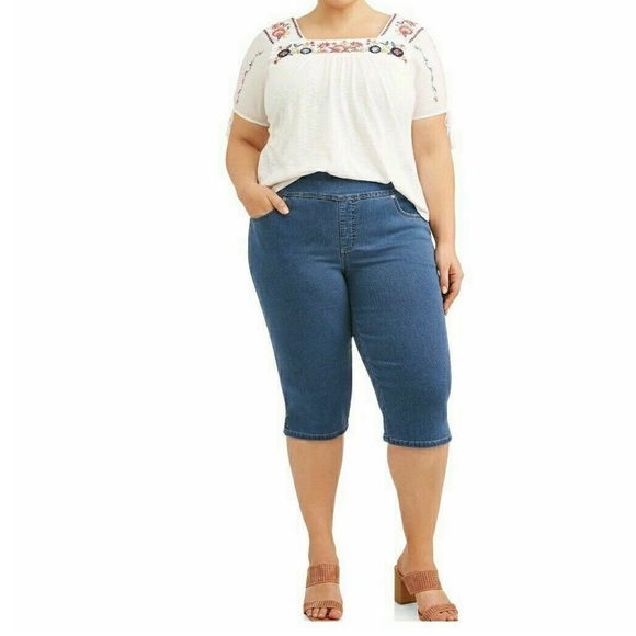 Level Eight WOMENS PLUS SIZE Elastic CAPRI JEANS. - Picture 3 of 5